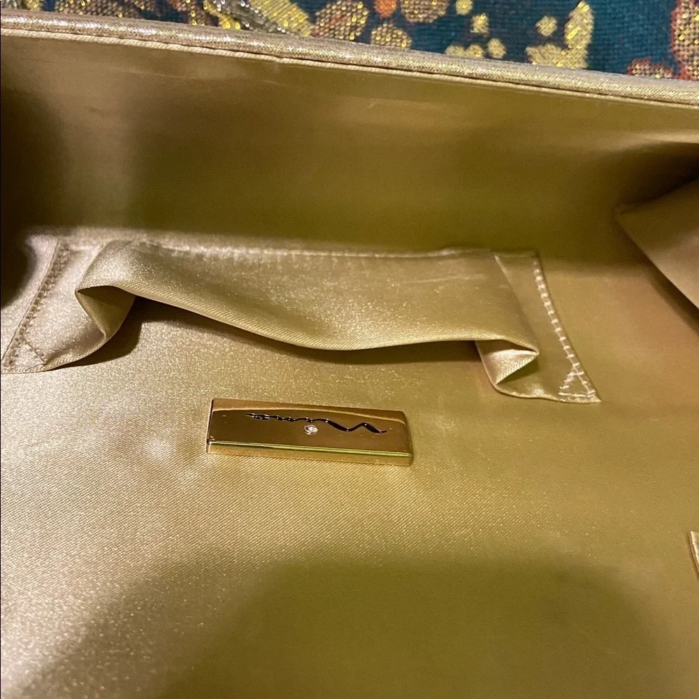 N/A shimmering gold